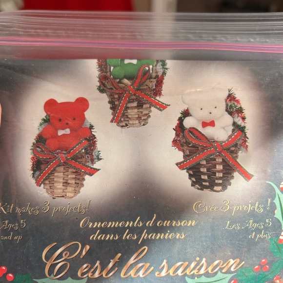 4/$50 Festive Bear Ornament Kit Christmas crafts 1980 🧸 - Picture 1 of 5